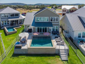 Lakeside Luxury Villa with Swimming Pool, Boat Lift
